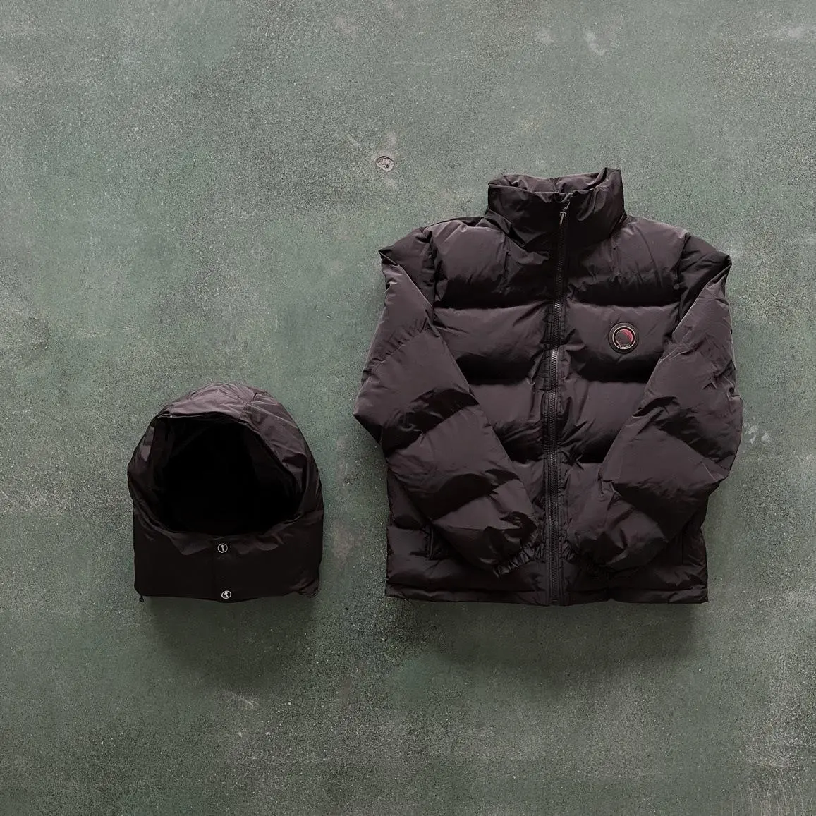 Waterproof puffer jackets with breathable technology