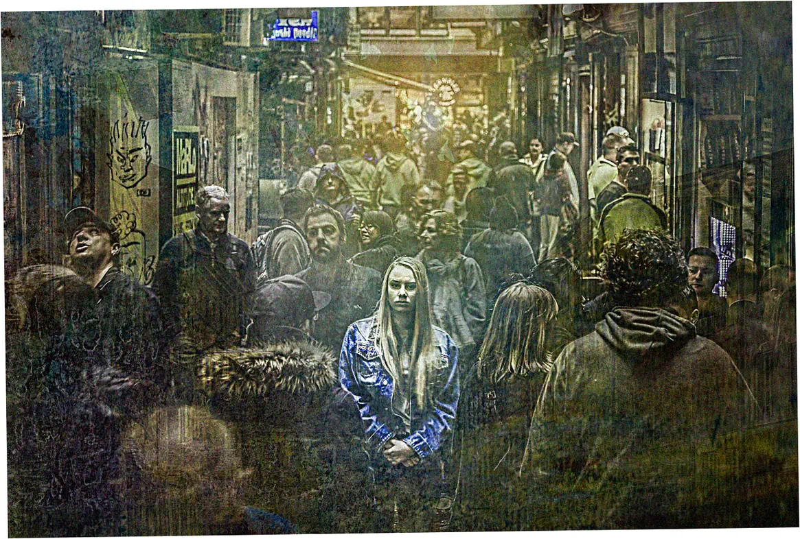 How does the Fulmarus long down jacket handle extreme cold?